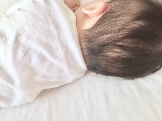 赤ちゃんの髪の毛が薄い原因は いつから伸びる 剃るといいの 青空ブログ