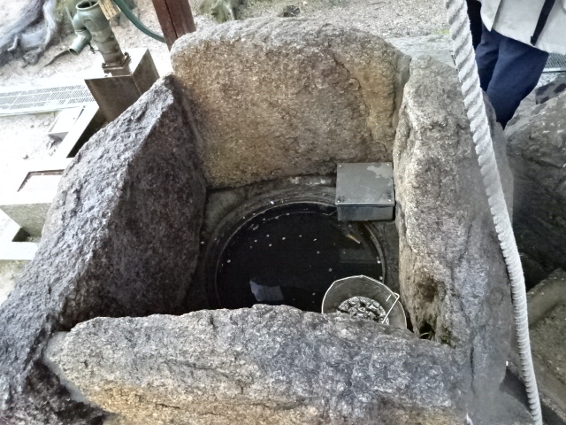 氷室神社の井戸