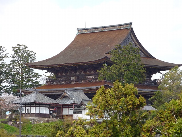 吉水神社から見える金峯山寺